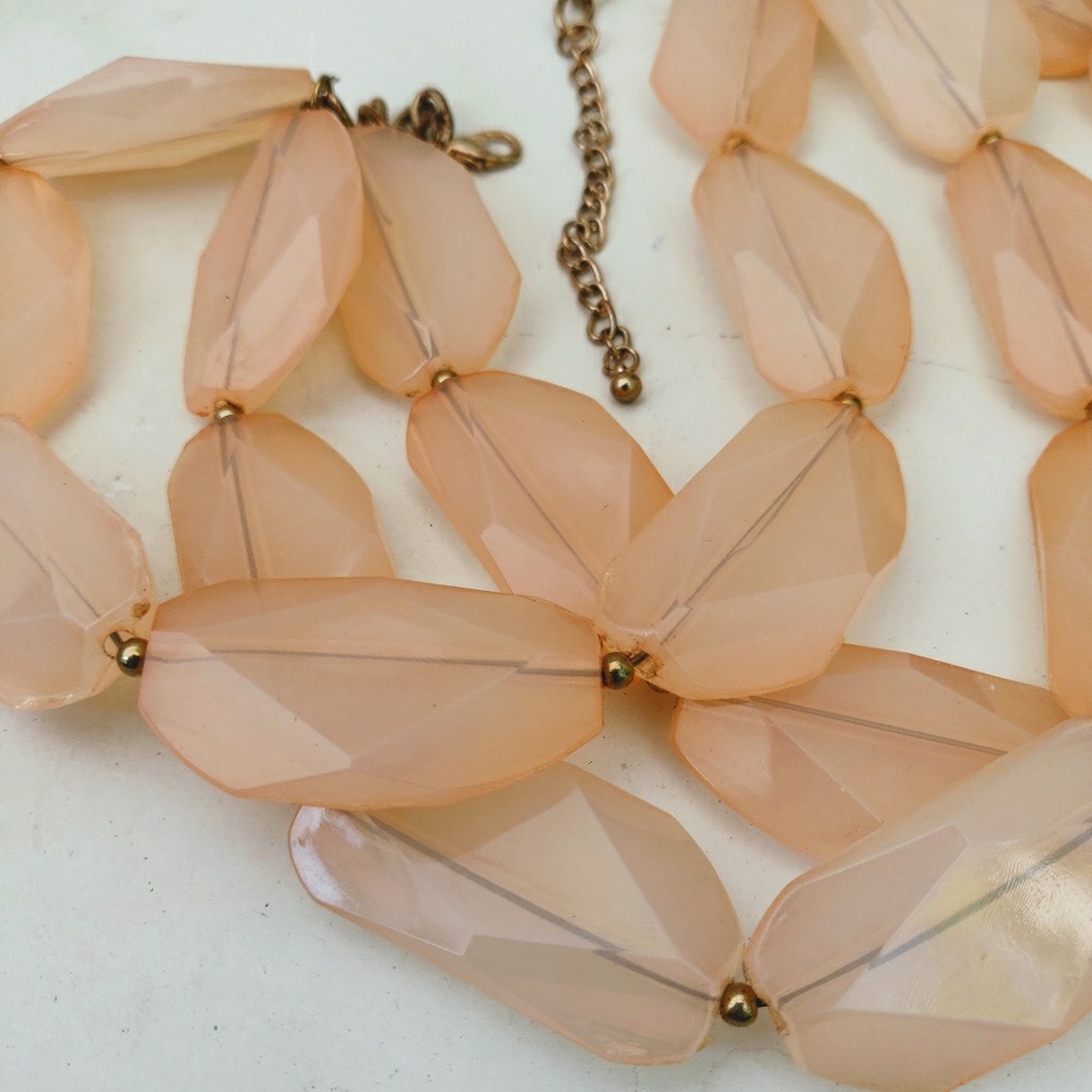 Peaches chunky statement necklace